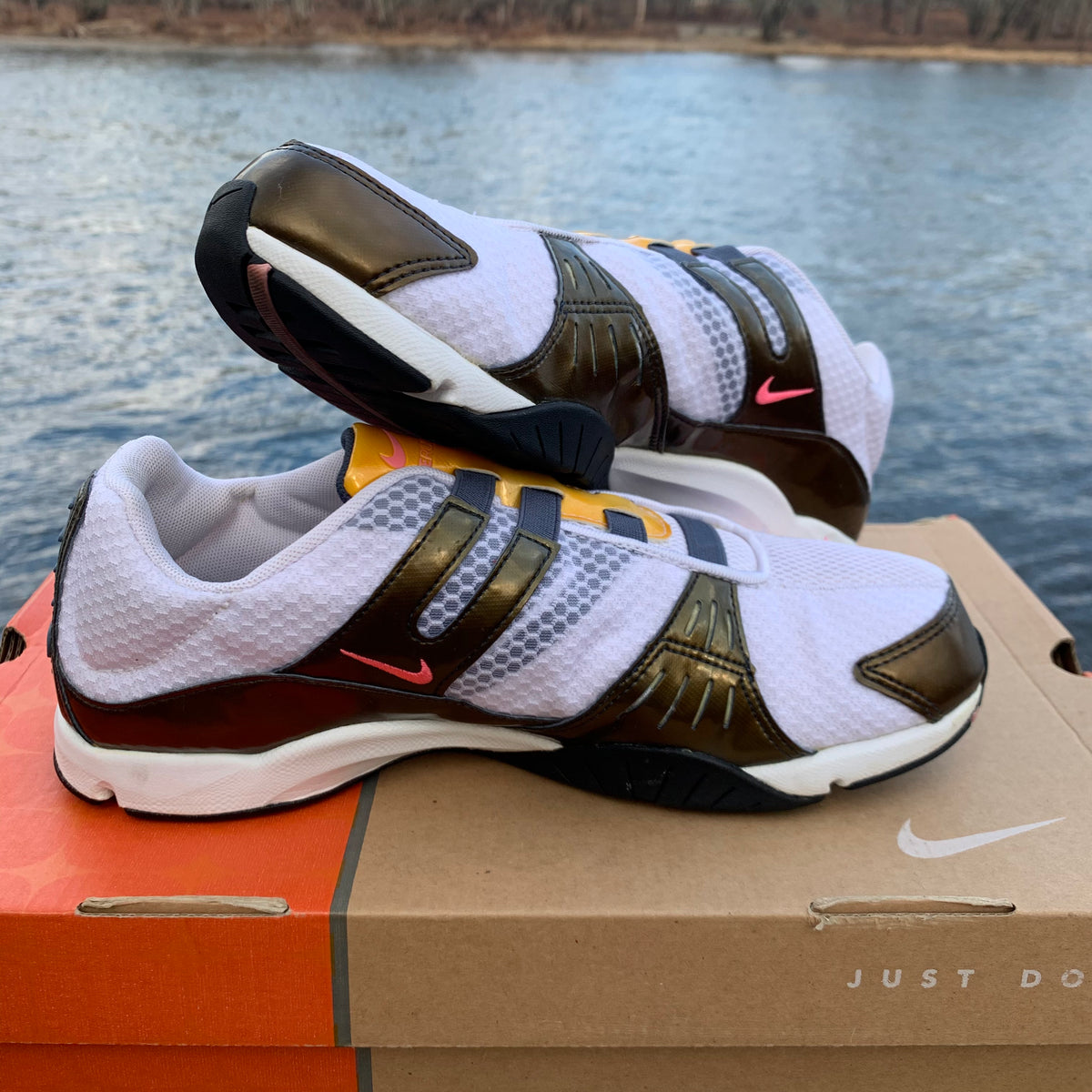 2006 Nike Women's D4C2 Strap Runner – Eclectic Heat