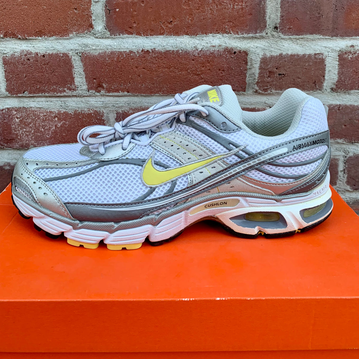 2007 Nike Wmns Air Max Moto 5 White Ozn Metallic Silver