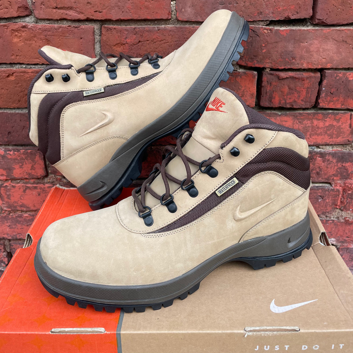 2010 Nike ACG Mandara Boot Tan Brown Black Eclectic Heat