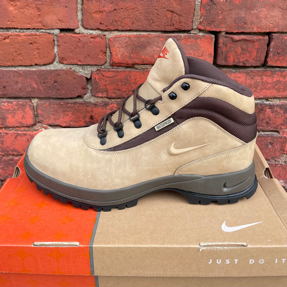 2010 Nike ACG Mandara Boot Tan Brown Black Eclectic Heat