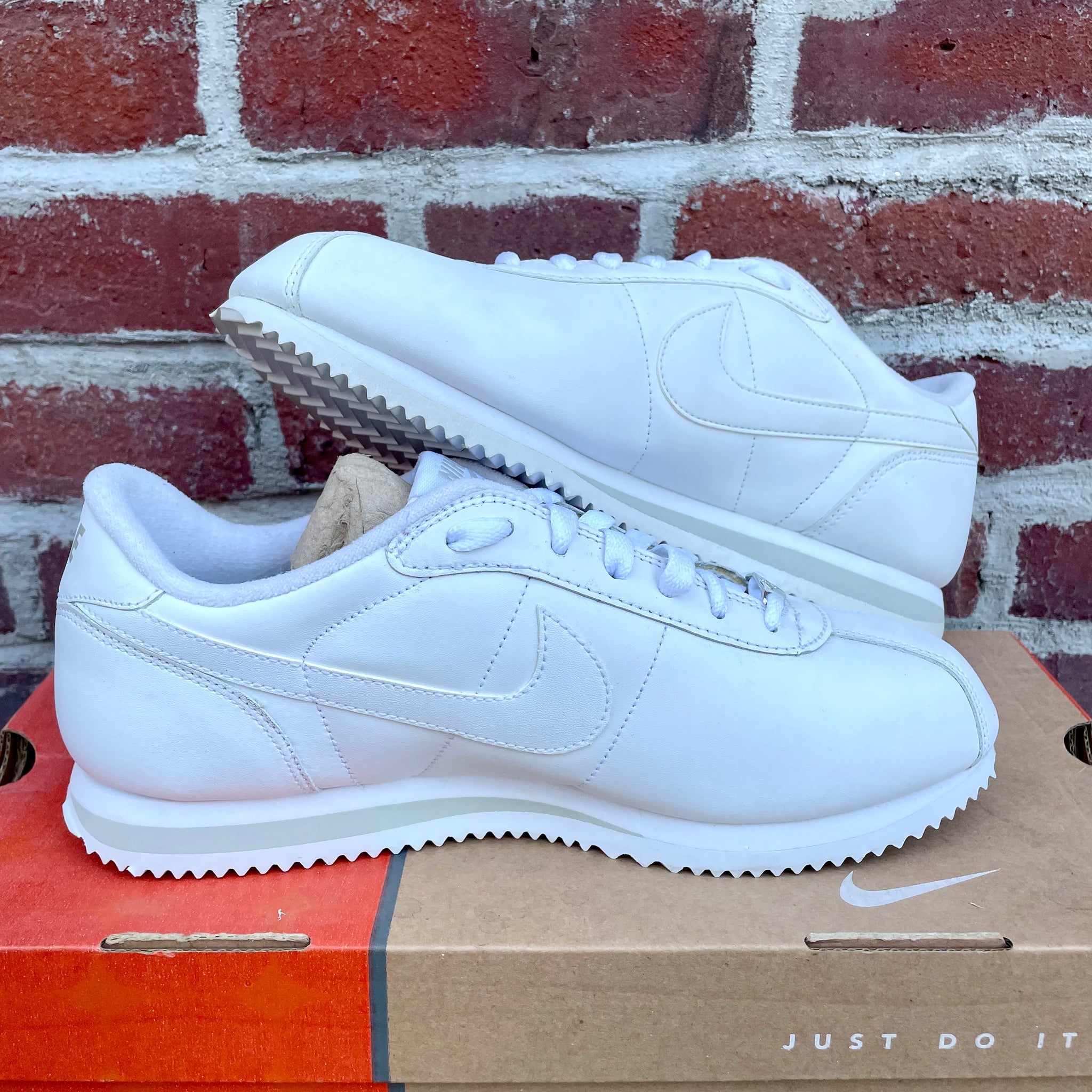 2010 Nike Cortez Leather White White Eclectic Heat