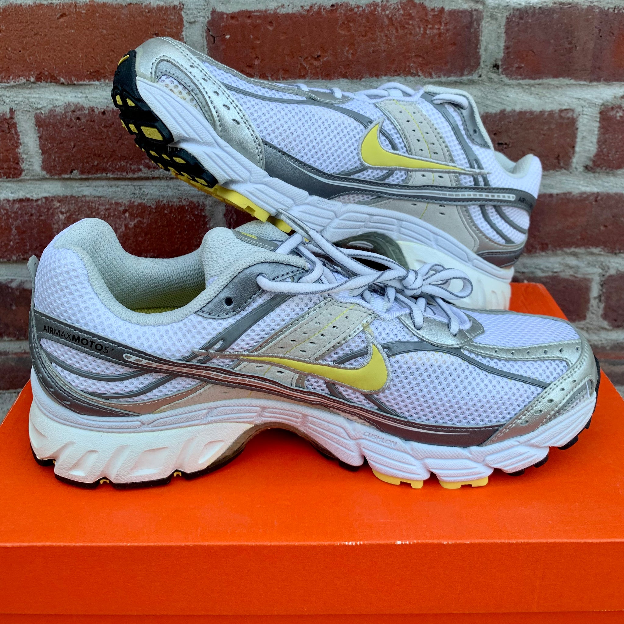 2007 Nike Wmns Air Max Moto+ 5 White/Ozn-Metallic Silver 