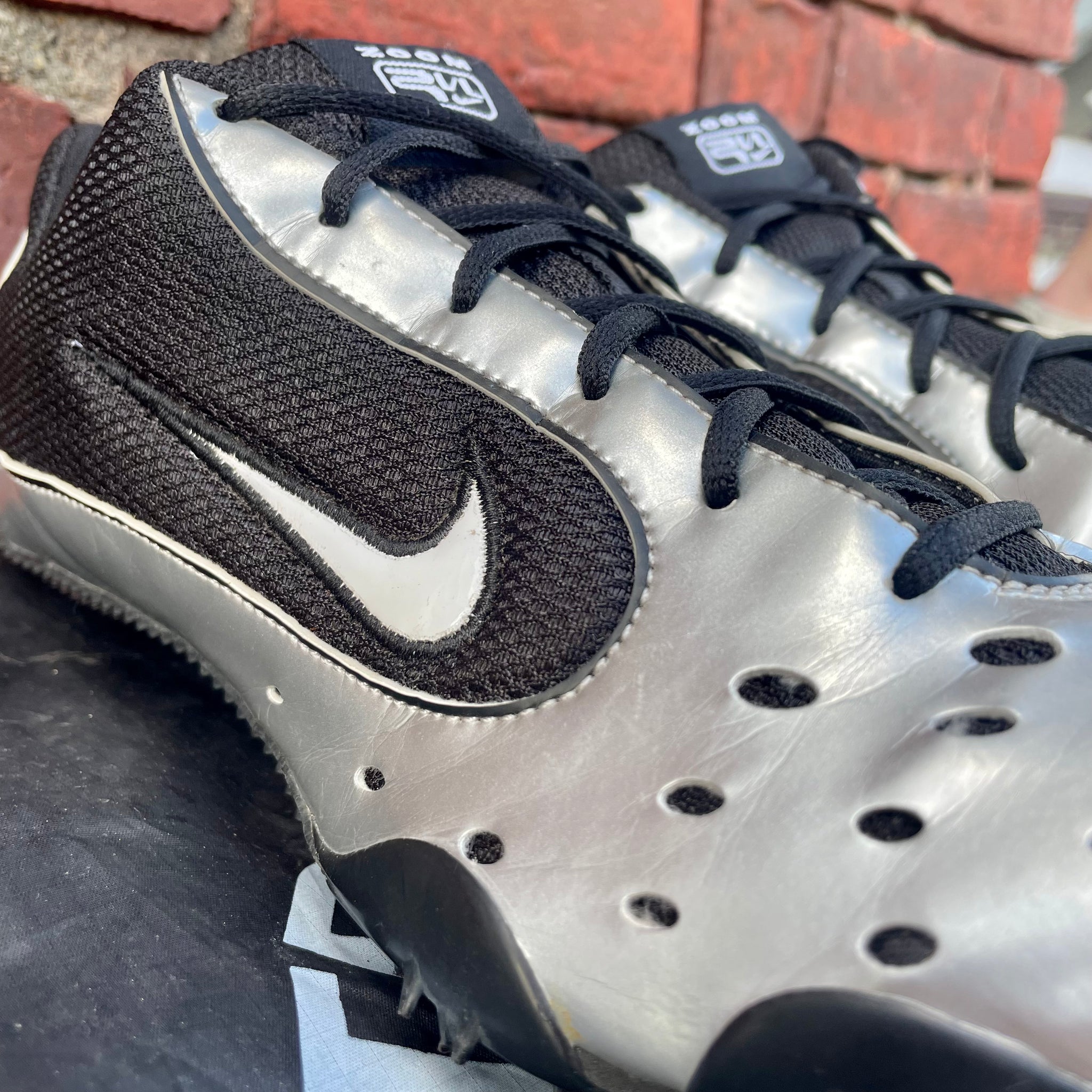 2005 Nike Zoom Rival Bowerman Series Black Silver Eclectic Heat