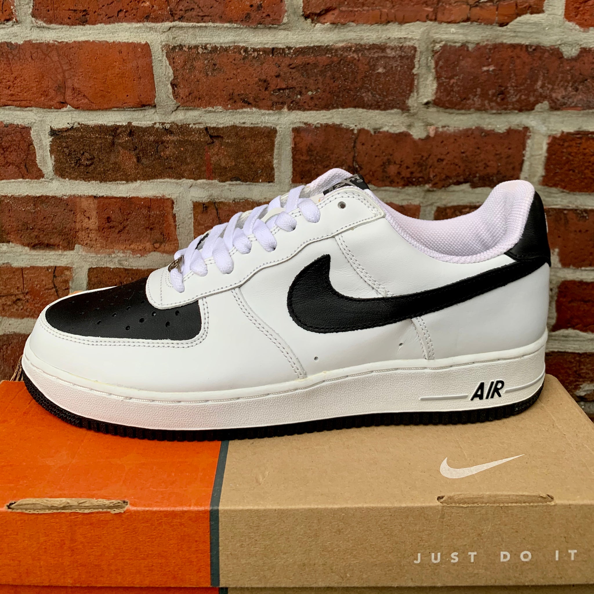 2004 Nike Air Force 1 Low White Black Eclectic Heat